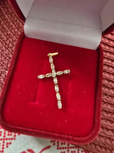 Pingente cruz ouro 18 k750 com zircônias