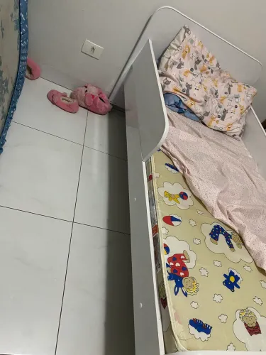 Cama com colchão infantil