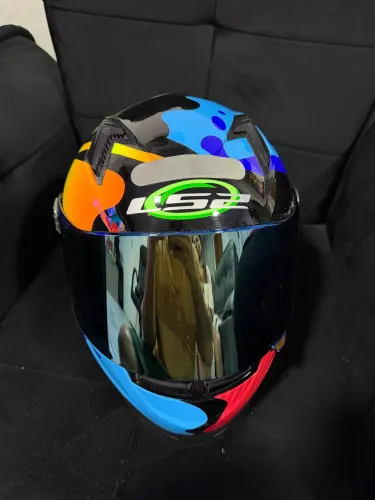 Capacete