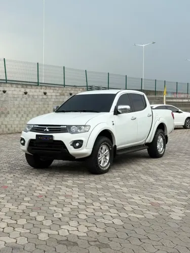 Mitsubishi L200 Triton HPE 3.2 CD TB Int.diesel AUT 2015