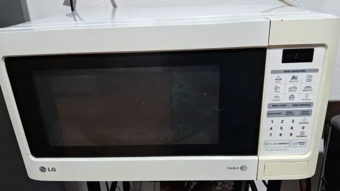 Micro-ondas semi novo