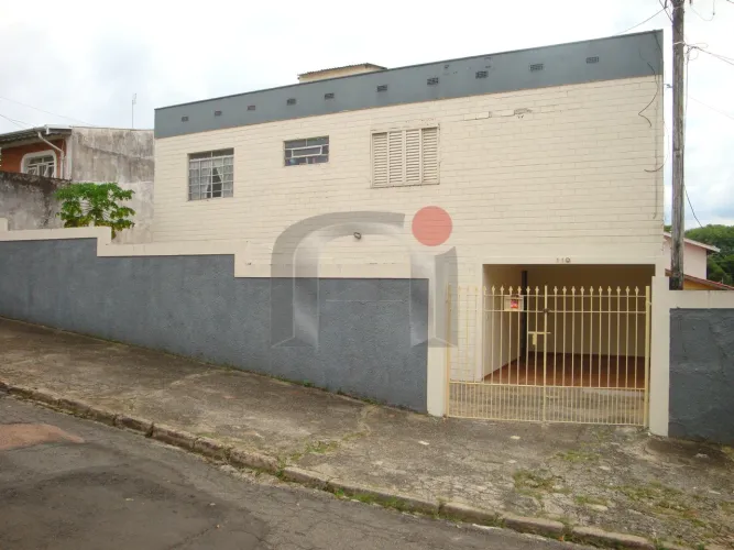 CASA EM EXCELENTE LOCALIZAÇÃO