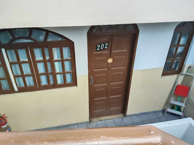 Apartamento 4 e  1 Loja Av. Carlos Lindenberg 