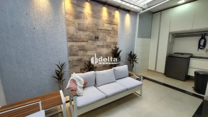 Casa com 2 quartos sendo 1 suíte disponível para venda no bairro Novo Mundo em Uberlândia-