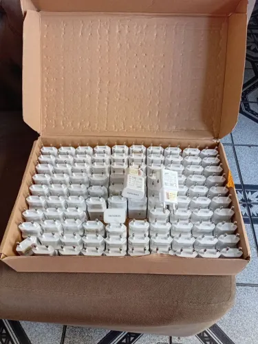 Caixa com 100 carregador Samsung tudo novo