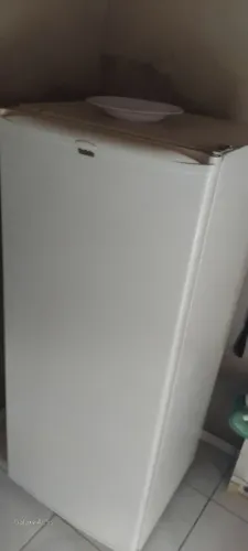 Vendo geladeira simples mas funcionando muito bem