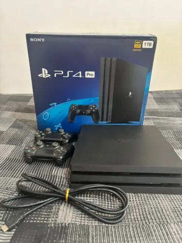 PlayStation 4 Pro 1T + 2 Controles Originais + God of War + The Last of Us