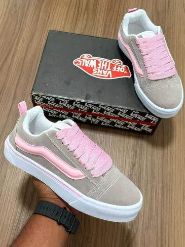 Vans Knu Skool Sand Pink | Design "Bulky" Retrô, Camurça Premium e Sidestripe 3D