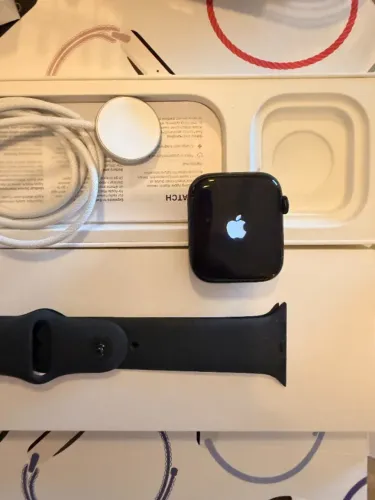 Apple Watch SE 3 GPS - Caixa meia-noite de alumínio - 44 mm - Pulseira esportiva meia-noit