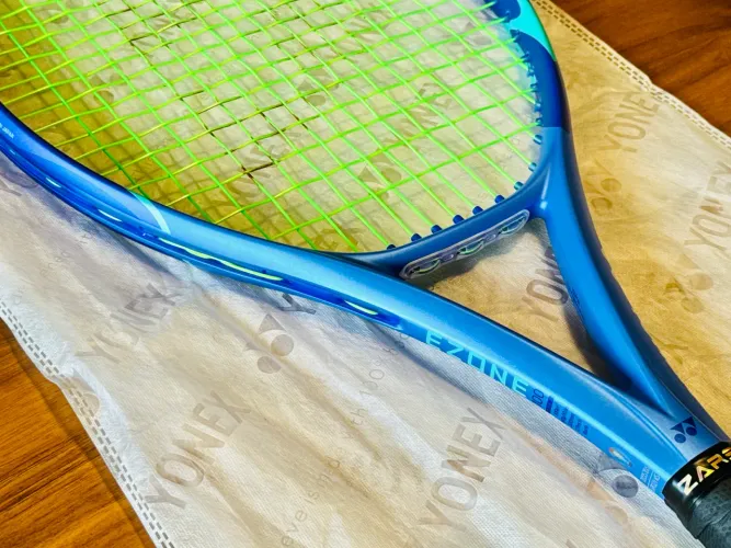 Yonex Ezone 100 L4 300g muito muito nova!