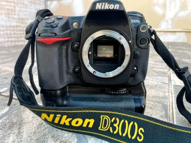 Câmera Nikon D300s (corpo) Bateria, Grip