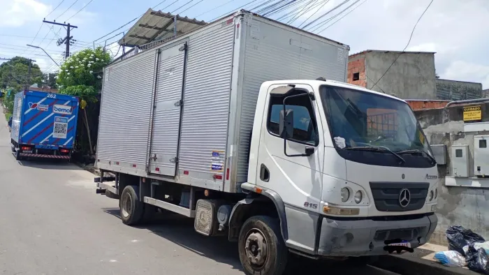 Mercedes Benz ACELLO 815 BAÚ-2017