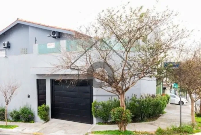 Casa para locação na Vila Mariana, SP: 3 quartos, 1 suíte, 3 banheiros, 3 vagas - 190m² de