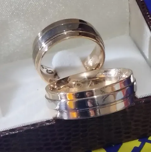 Alianças Bodas de Prata Bodas de Ouro Amarelo e Branco 18 Kilates Peso 12.15 Gramas 5 mm M