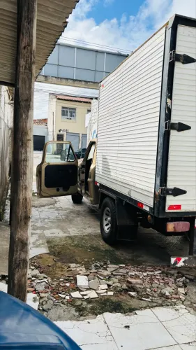 Caminhão baú F 1000