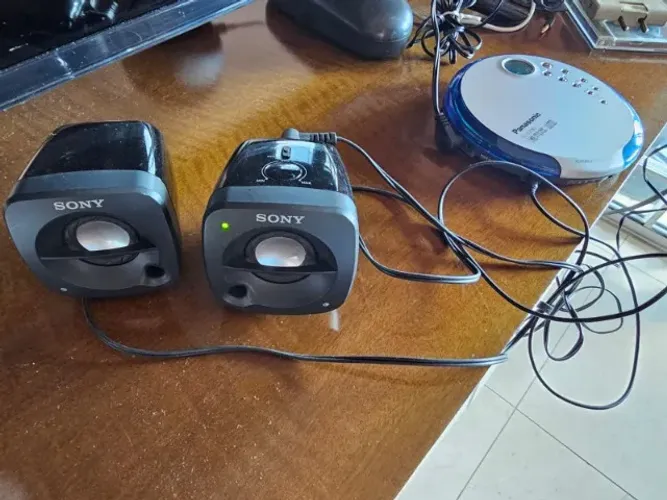 CD Player Portátil Panasonic + Autofalante portátil Sony