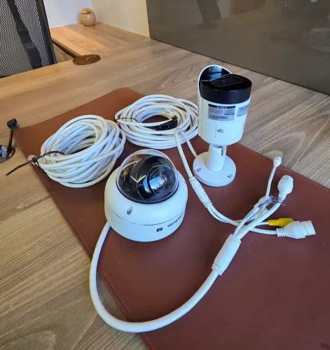 KIT 2 CÂMERAS IP INTELBRAS NOVAS - VIP 5440 D IA + VIP 3830 IA | + 20m Furukawa