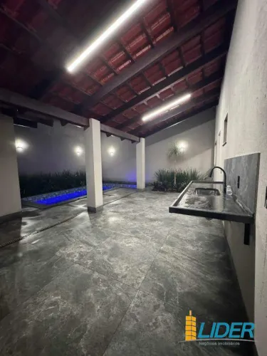 Linda casa nova com piscina no Jd. Das Palmeiras