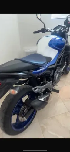 Moto Suzuki gladius 650cc
