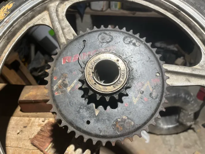 Roda de moto antiga no estado 