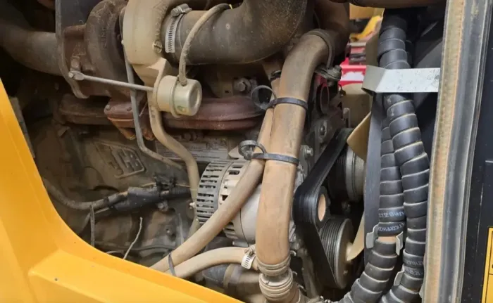 Retroescavadeira JCB 3CX 4X4 ano 2023, Com 2.800hs Cabine Fec