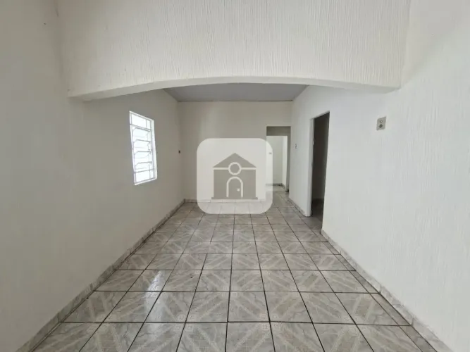 Casa para locação no bairro Osvaldo Rezende