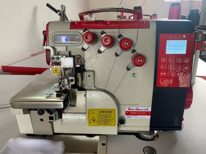 Máquina de Costura Industrial Overlock Eletrônica Sun Special SS74ND-ST-QI 220V