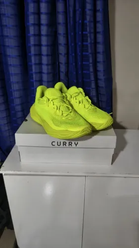 BASQUETEIRA UNDER HARMOR CURRY VERDE LIMÃO