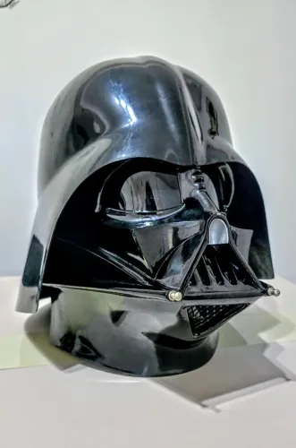 Replica do Capacete Darth Vader realista, ideal para Cosplay em tamanho real.