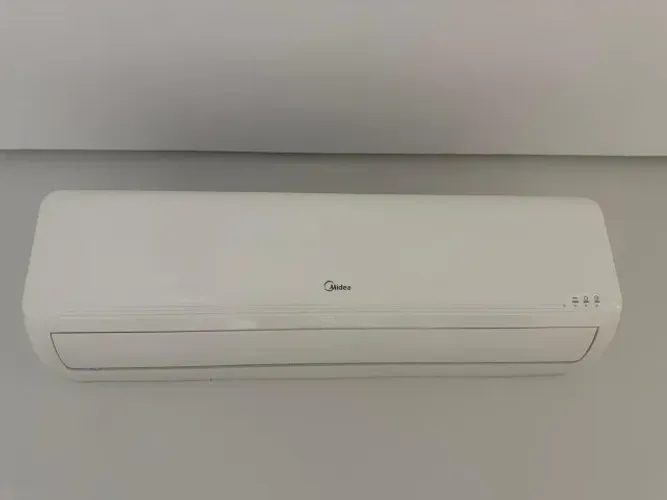 Ar-Condicionado Midea 24.000 BTUs Quente/Frio