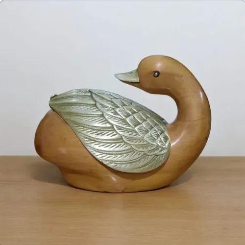 Escultura em bronze e madeira. Decoração.