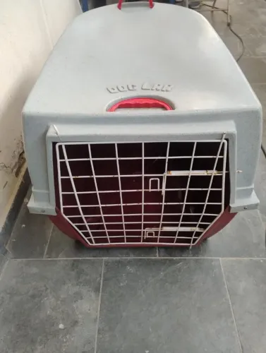 Caixa Transporte Cães Grande c/rodinha N 5 Vermelha/Cinza