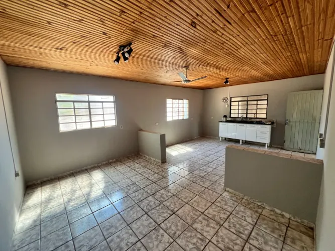 Rancho próximo ao rio Paraná em Panorama-SP