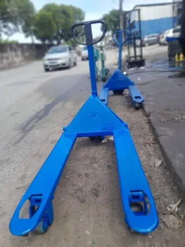 Paleteira semi nova