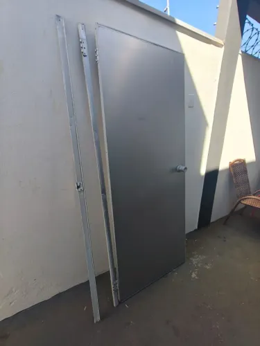 Porta para divisórias