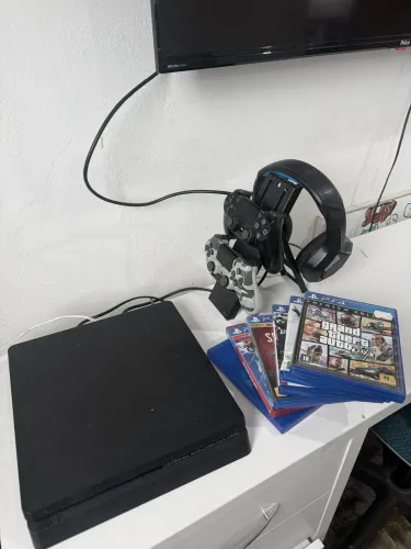 Vendo PS4+controles+jogos