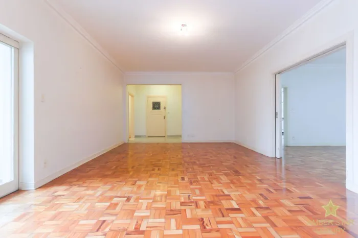 Conforto e praticidade em 230 m² na região mais desejada