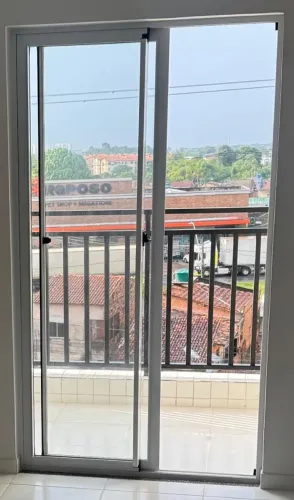 Vendo porta de alumínio