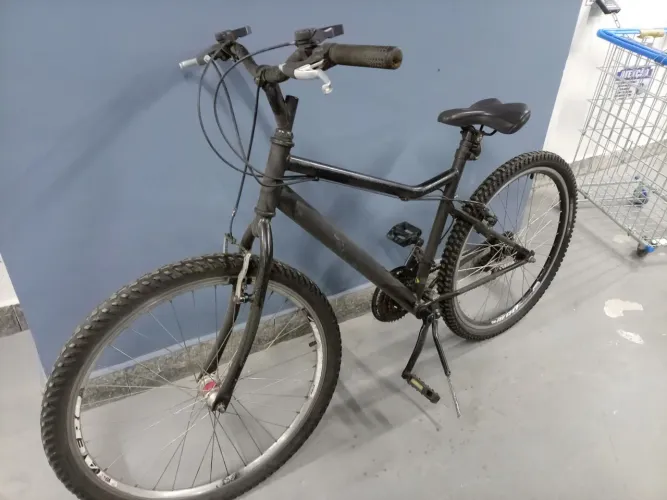 Bicicleta CALOI (o adesivo foi removido)