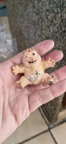 Miniatura vintage do Baby Sinclair (Baby Sauro) da série de sucesso Família Dinossauro