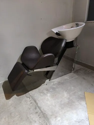 Lavatório de salão de beleza.