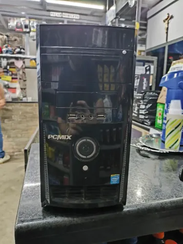 Computador e Monitor Antigos