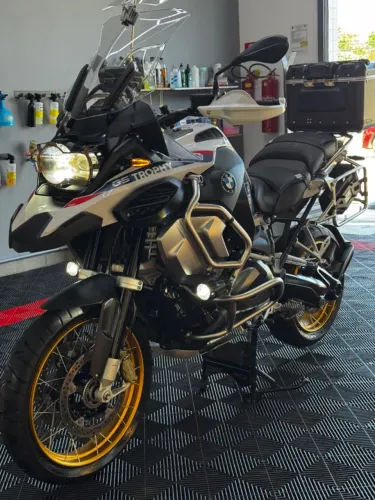 BMW R 1250 GS Adventure Trophy 2024 + Baú | 28 mil km