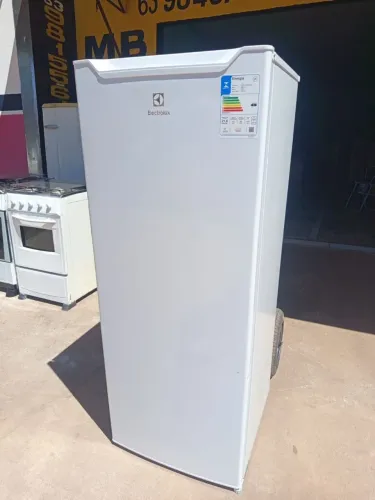 Geladeira Electrolux semi nova