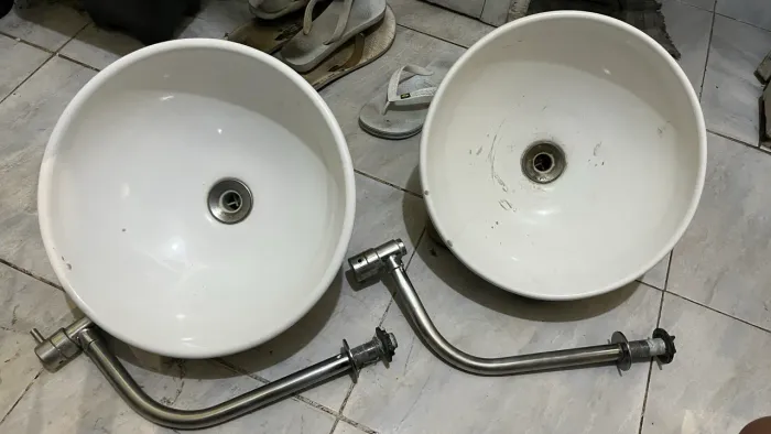 VENDO CUBA PARA BANHEIRO DE 35CM JÁ VAI COM A TORNEIRA