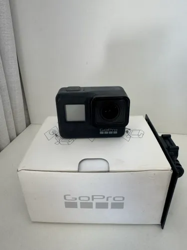 gopro hero 7 black + cartão de memória + acessórios em excelente estado de conservação