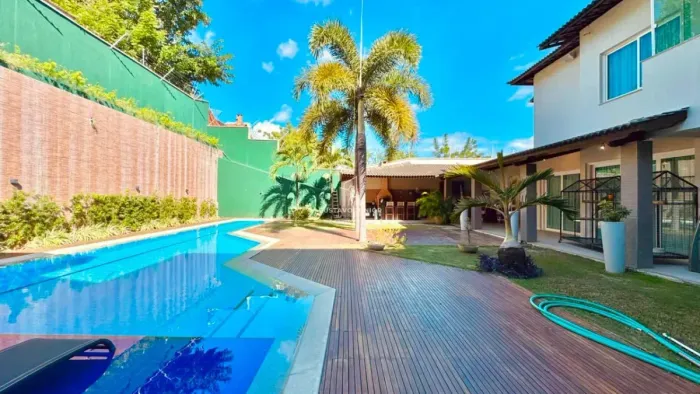 Casa à venda com 500m² de área construída e com 05 suítes no bairro De Lourdes - Fortaleza
