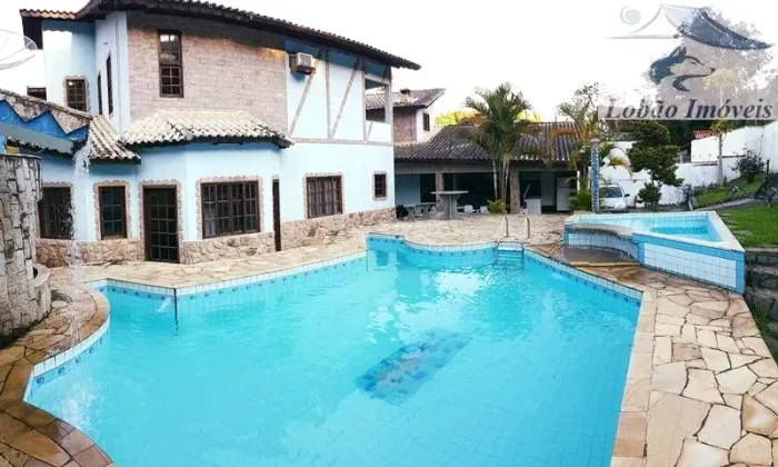 Casa com piscina no Centro de Penedo, Itatiaia RJ