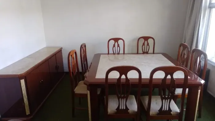Mesa de jantar + Buffet e 8 cadeiras