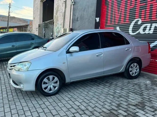 Toyota Etios XS Sedan 1.5 Flex 16V 4P Mec. 2013